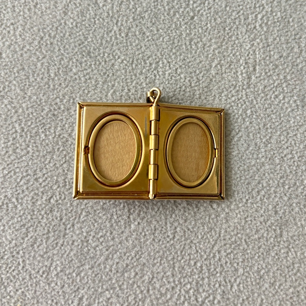 Adorable vintage book and agate locket pendant